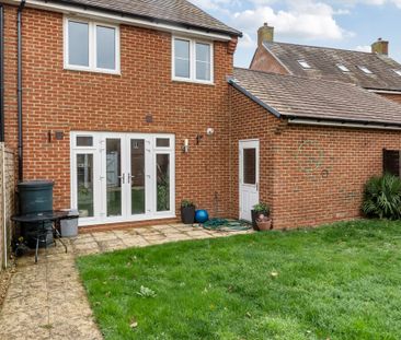 3 bedroom semi-detached house to rent - Photo 5