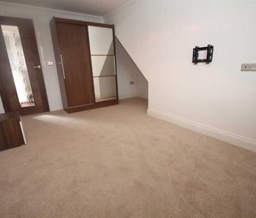 South Glamorgan, 8 Waungron Road, CF5 2JJ, Cardiff - Photo 5