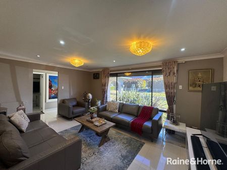 Spacious Family Home in Ingleburn - Photo 2