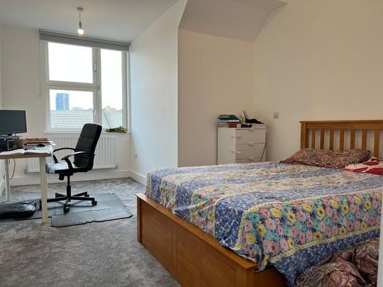 Room in a Shared House, Eve Road, E15 - Photo 1