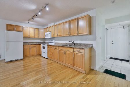 633 Bay Street #1805 - Photo 4