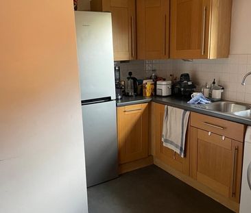 2 Bed Flat, Faygate Court, CR2 - Photo 2