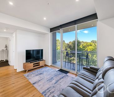 Open the Door to City-Fringe Sophistication - Photo 1