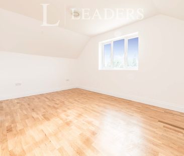 4 bedroom bungalow to rent Park Road, CO15 - Photo 3