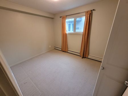 2 Beds & 1 Bath Apartment Style Condo In College Park Area - Photo 4