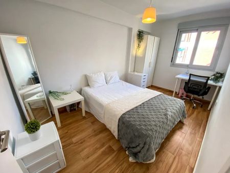 Calle Maestro Arrieta, Sevilla, Andalusia 41010 - Photo 4