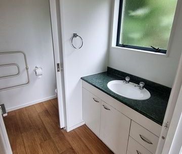 RED BEACH - One Bedroom Private Space - Peaceful - Photo 6