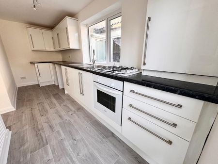 2 bedroom end of terrace house to rent - Photo 5