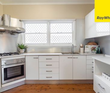 NEAT & TIDY TWO BEDROOM FAMILY HOME - Photo 5