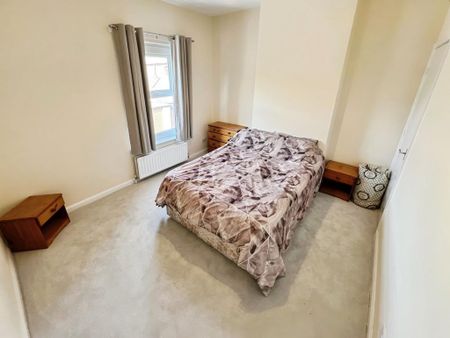 2 bedroom end of terrace house to rent - Photo 4