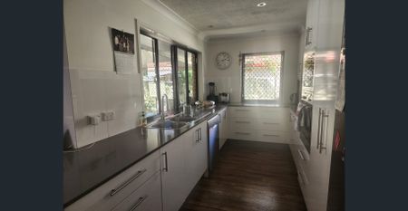 🌞 Coastal Living at Its Best – Mostly Furnished Home for Rent in Burleigh Waters from January 2025 for approx. 6 months🌞 - Photo 5