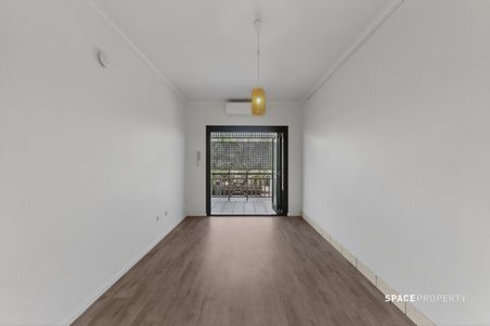 Updated Inner-city Apartment In The Heart Of The Action - Photo 2