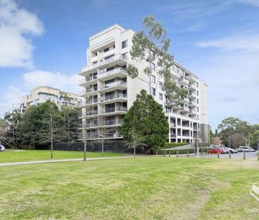 Bright, Quiet and Spacious One Bedroom Apartment - Photo 2