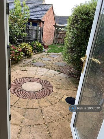 4 bedroom semi-detached house to rent - Photo 5