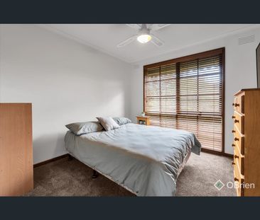 36 Campaspe Crescent, Brookfield, Vic 3338 - Photo 2