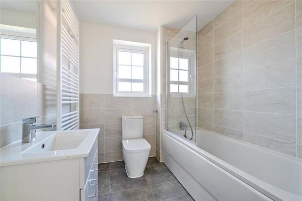 3 bedroom terraced house to rent - Photo 1