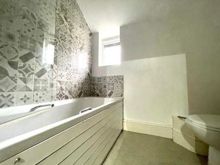 3 bedroom terraced house to rent - Photo 3