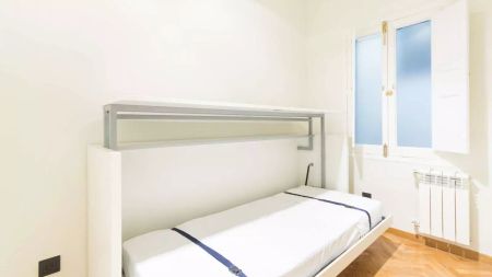 2-bedroom apartment for rent in Ciudad Jardín - Photo 4