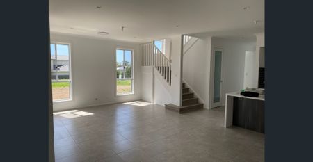 Partially furnished beautiful family home with media room and spare study! - Photo 3