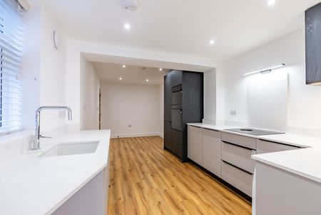Available part-furnished now - Photo 2