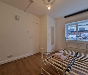 1 bedroom in a house share to rent - Photo 4