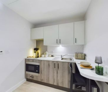 Luxury Studio with Courtyard - Photo 6