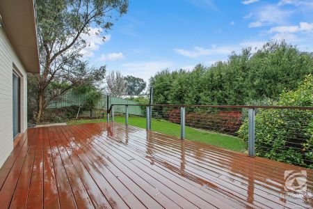 SPACIOUS FAMILY HOME WITH ADDED SELF-CONTAINED UNIT - Photo 3