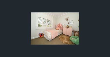 Spacious Family Living in a Convenient Chifley Location - Photo 3