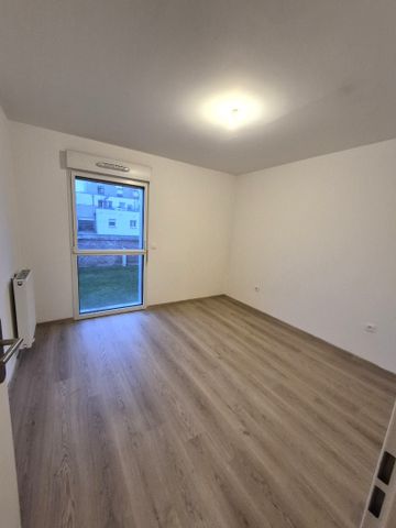 Location Appartement 3 pièces 68m² LILLE 59000 - Photo 2