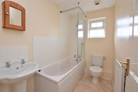 Jeavons Lane, Kesgrave, Ipswich, Suffolk, IP5 2EB - Photo 2