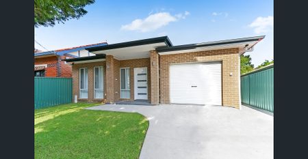 Spacious Two Bedroom Home - Photo 3