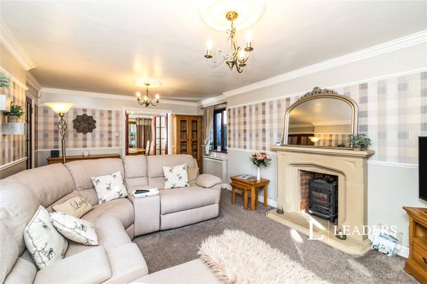 4 bedroom house to rent Uplands Road North, Carlton Colville, Lowestoft, NR33 - Photo 1