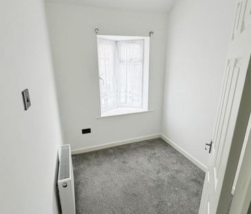 4 bedroom terraced house to rent - Photo 6