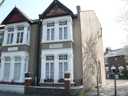 Victor Villas, Chiswick, Chiswick Common Road - Photo 2