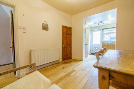 21 Newborough Street - Photo 2