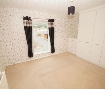 2 bedroom end of terrace house to rent - Photo 3