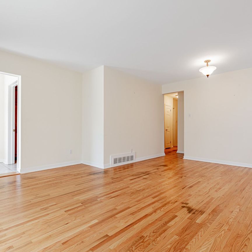 For Lease - 36 Par Avenue Unit# Main Unit, Toronto, Ontario - Photo 1
