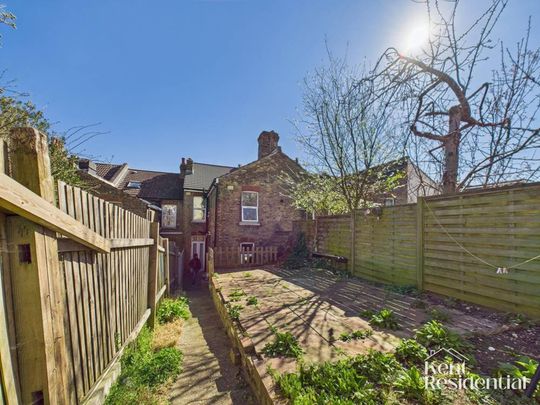 1 bed house share to rent in Rochester Street, Chatham, ME4 - Photo 1