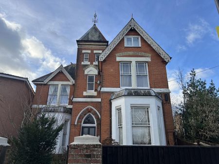 1 bedroom in a house share to rent - Photo 3