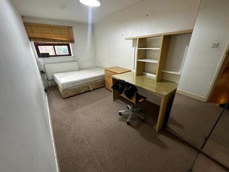 3 bedroom flat to rent - Photo 2