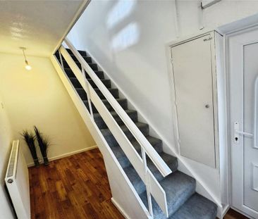 3 bedroom end of terrace house to rent - Photo 1