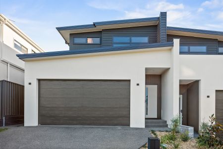 Beautiful 3 Bedroom Home - Photo 2