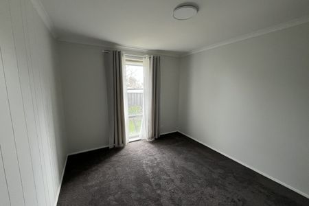 Freshly Renovated 3 Bedroom Home! - Photo 3