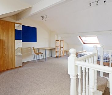 Spacious 4 bedroom property - Photo 4