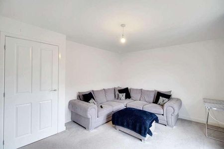 Whimbrel Drive, Minster On Sea, ME12 - Photo 3