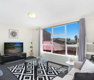 Light-Filled Apartment in a Prime Beachside Location - Photo 2