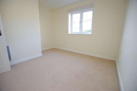 Elm Tree House, Idle, BD10 - Photo 2