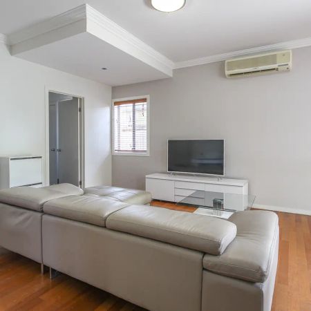 Townhouse - Aircon - Courtyard - Photo 4