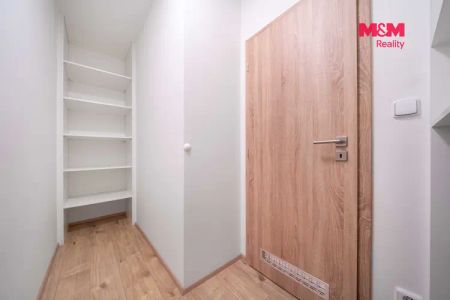 Pronájem bytu 2+kk s lodžií a 2 park.místa, 50 m - Photo 3
