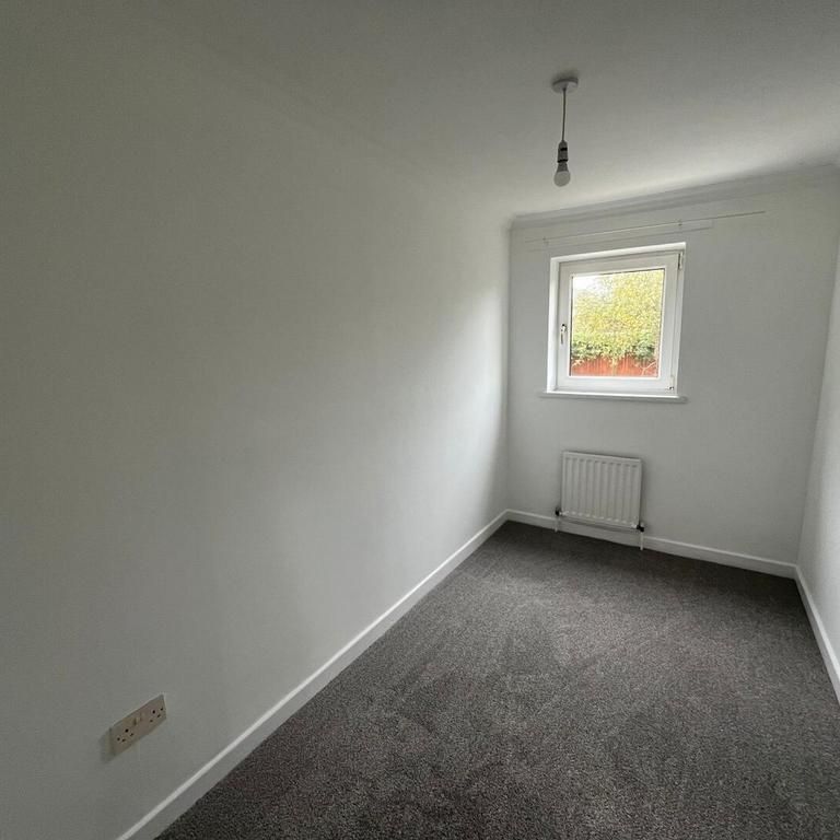 3 bedroom end of terrace house to rent - Photo 1